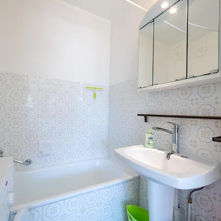 Golfe-juan A 150 M De La Et Pres De Cannes , Centre Et Gare *