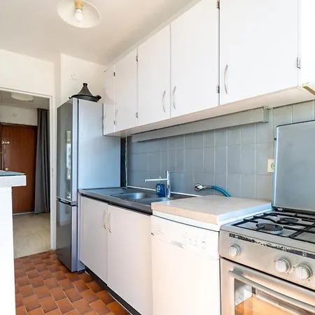 Appartement Golfe-juan A 150 M De La Et Pres De Cannes , Centre Et Gare Vallauris