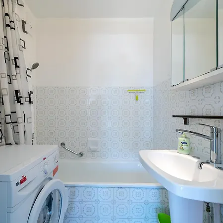 Апартаменты Golfe-juan A 150 M De La Et Pres De Cannes , Centre Et Gare *