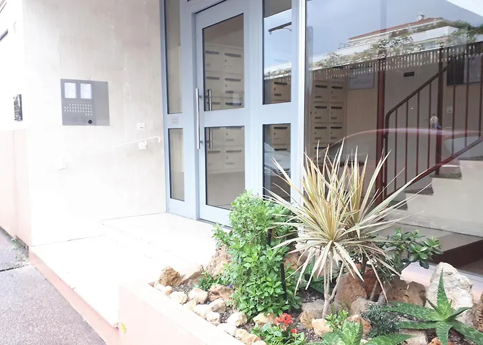 Appartement Golfe-juan à 150 M De La Et Près De Cannes , Centre Et Gare Vallauris
